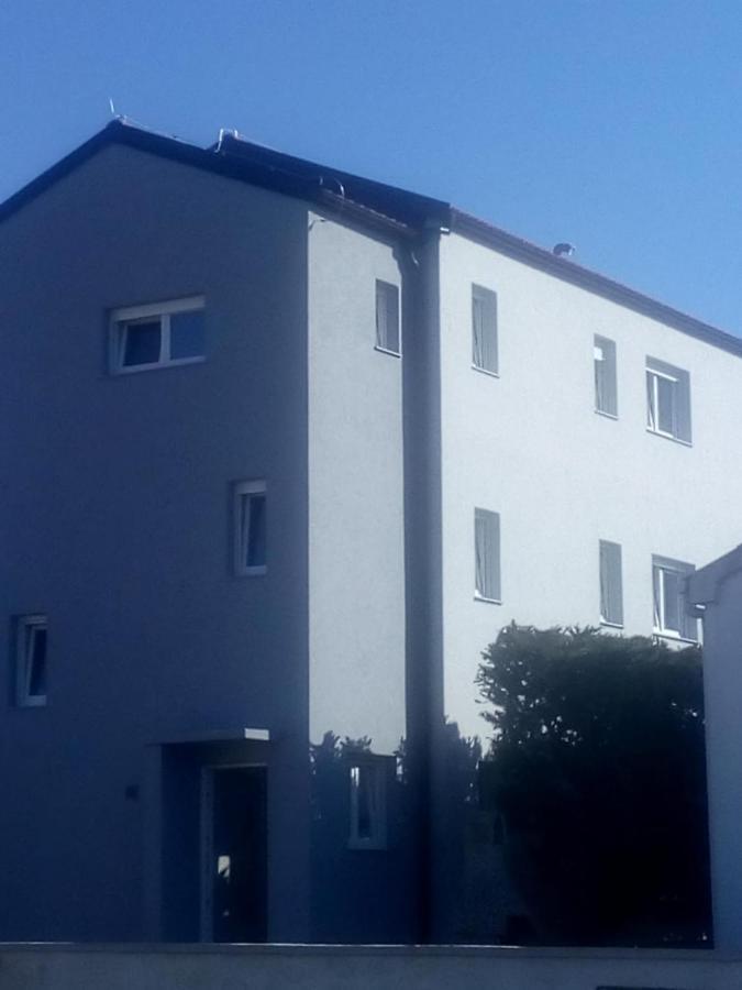 Apartmani Rebecca Vir Exteriör bild