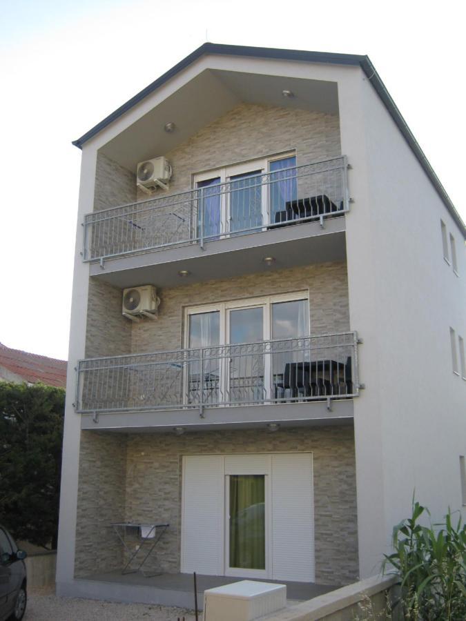 Apartmani Rebecca Vir Exteriör bild