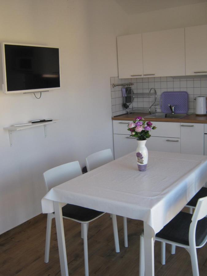 Apartmani Rebecca Vir Exteriör bild