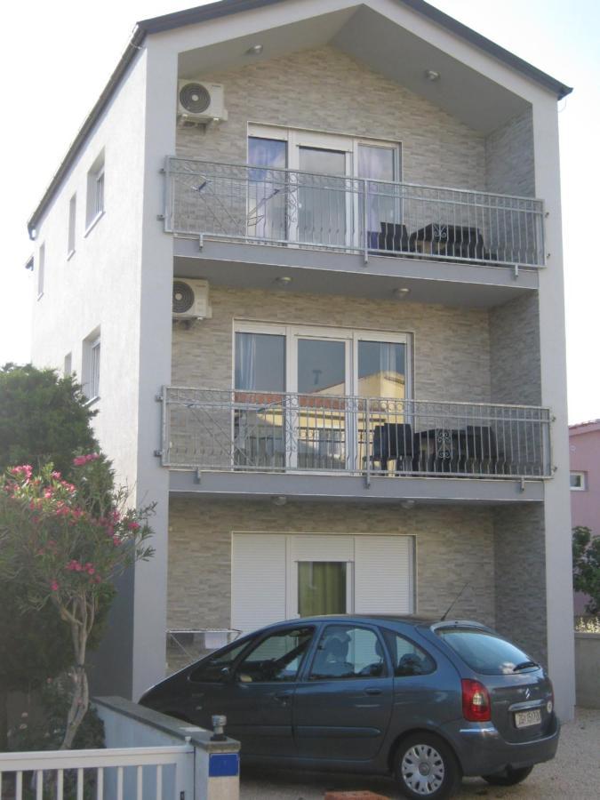 Apartmani Rebecca Vir Exteriör bild