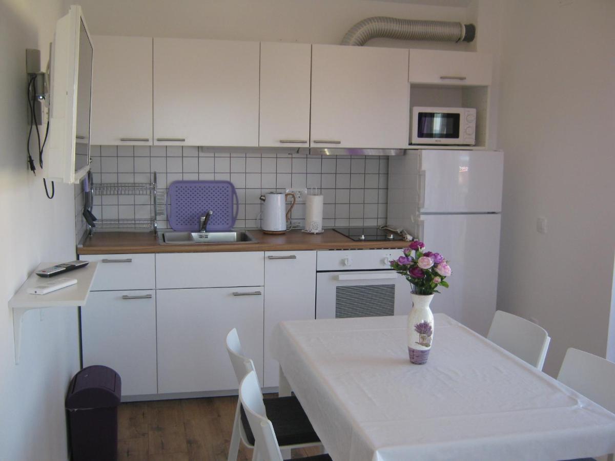Apartmani Rebecca Vir Exteriör bild