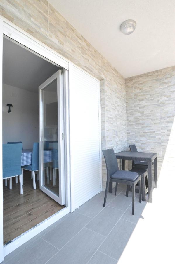 Apartmani Rebecca Vir Exteriör bild