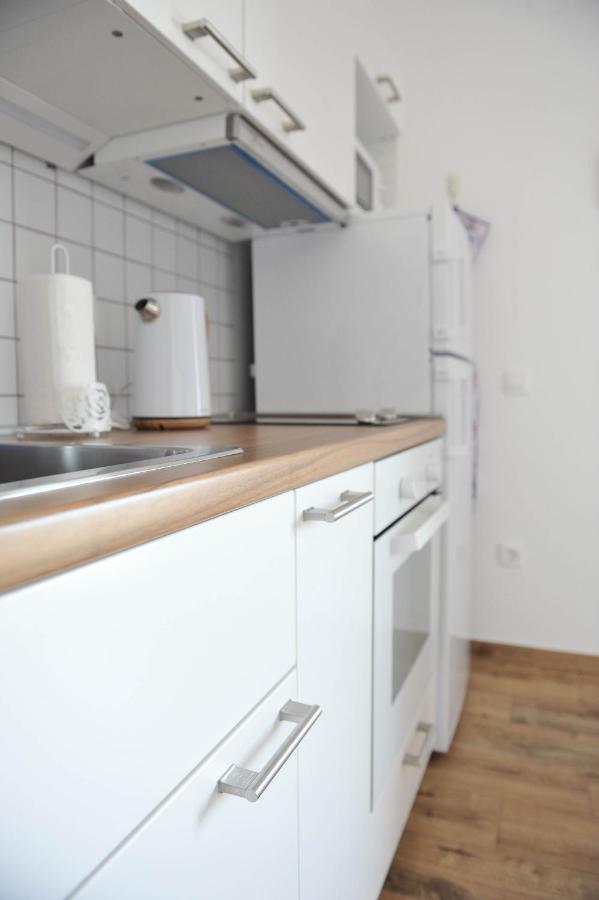 Apartmani Rebecca Vir Exteriör bild