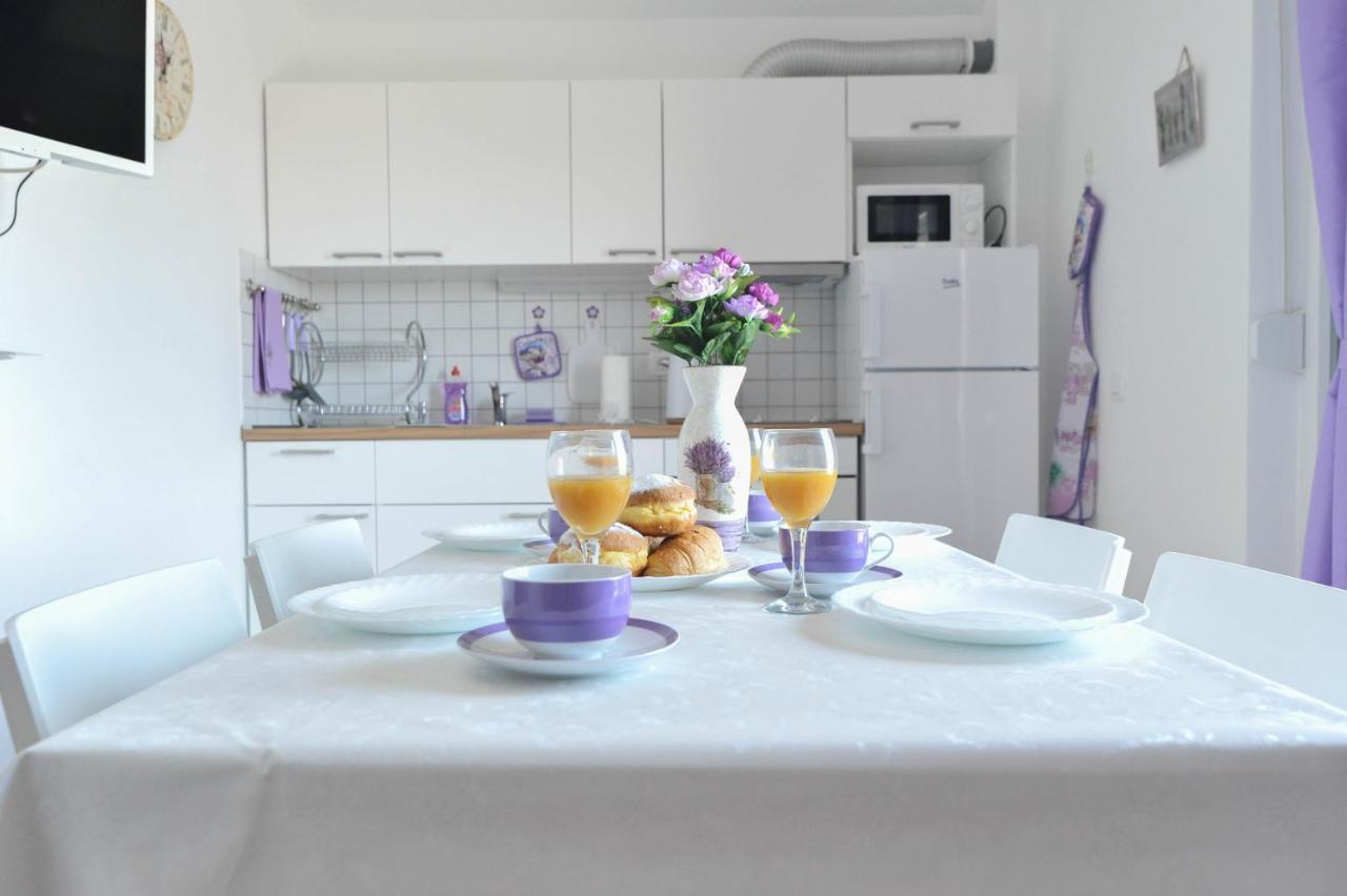 Apartmani Rebecca Vir Exteriör bild