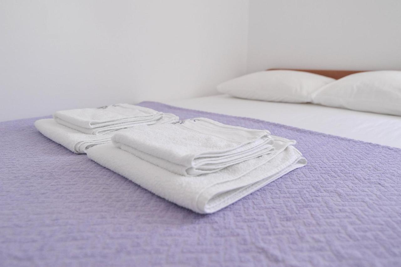 Apartmani Rebecca Vir Exteriör bild