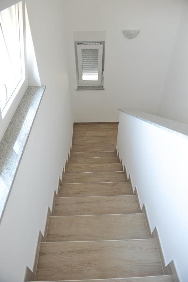 Apartmani Rebecca Vir Exteriör bild