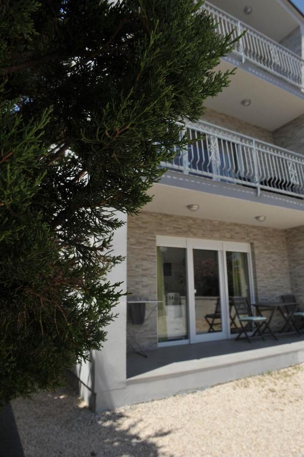 Apartmani Rebecca Vir Exteriör bild
