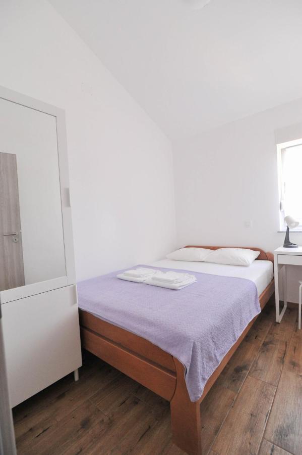 Apartmani Rebecca Vir Exteriör bild