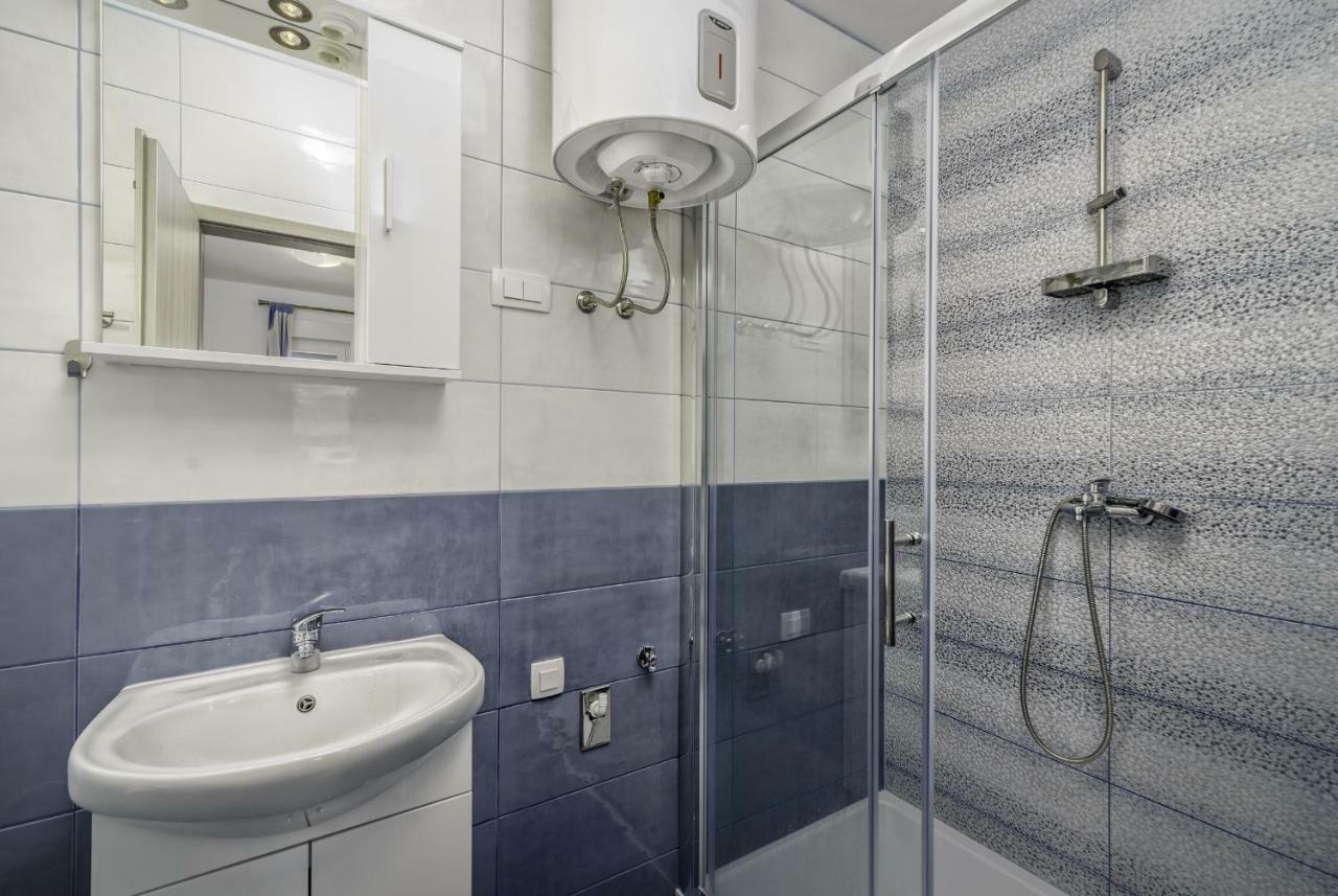 Apartmani Rebecca Vir Exteriör bild